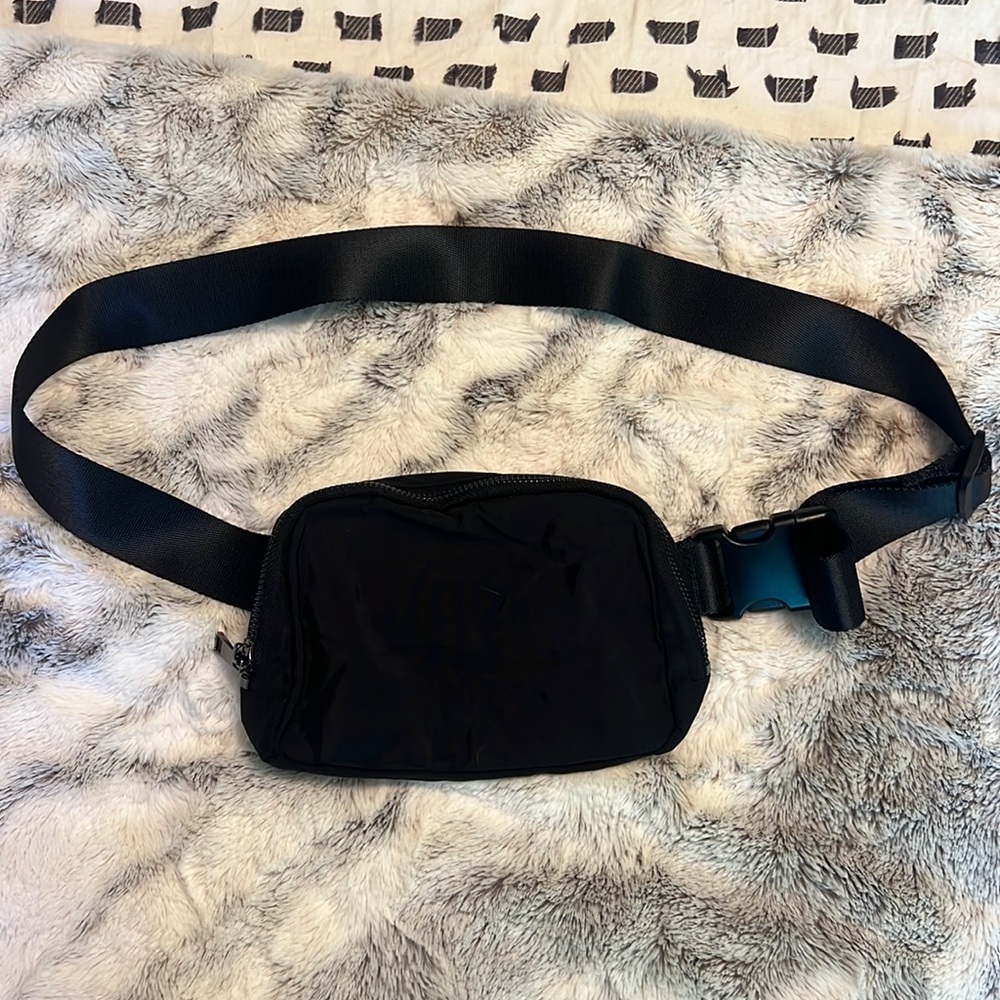 BELT BAG *NWOT*